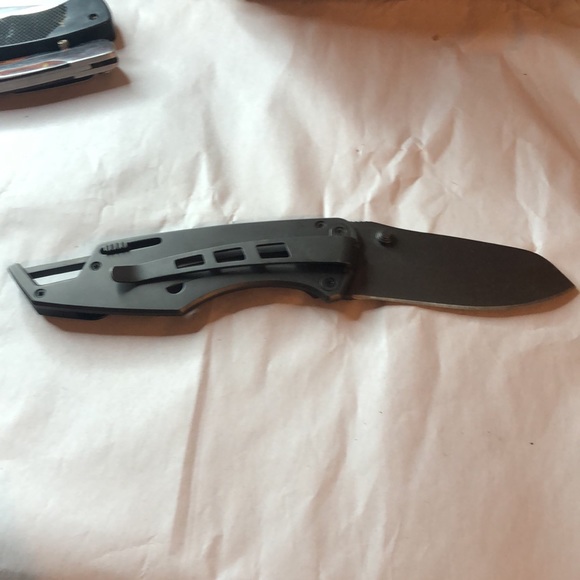 Gerber folding knife. Retractable lanyard clip. Good used condition - Picture 3 of 5